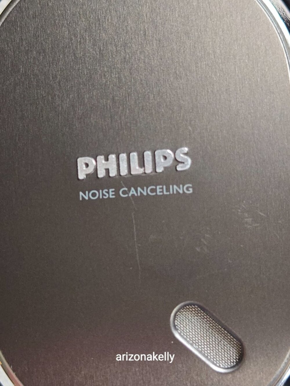 Philips Noise Canceling Headphones in Hard Case - Picture 10 of 12